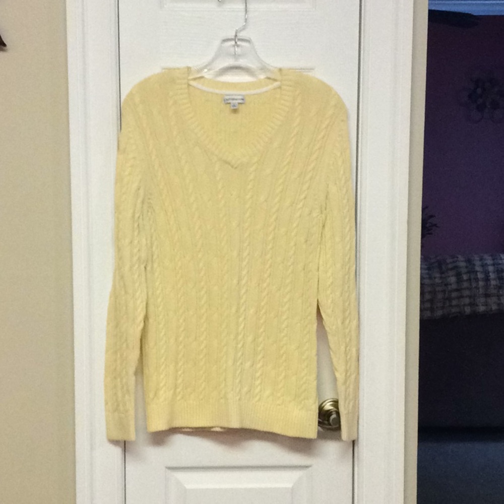 Pretty yellow sweater